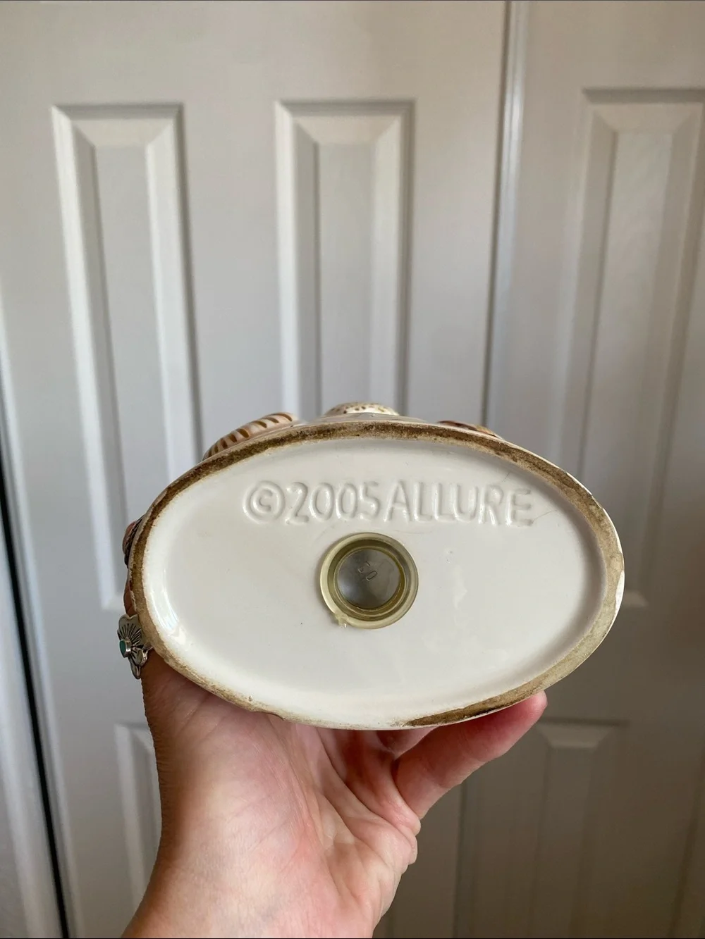 Allure toothbrush holder